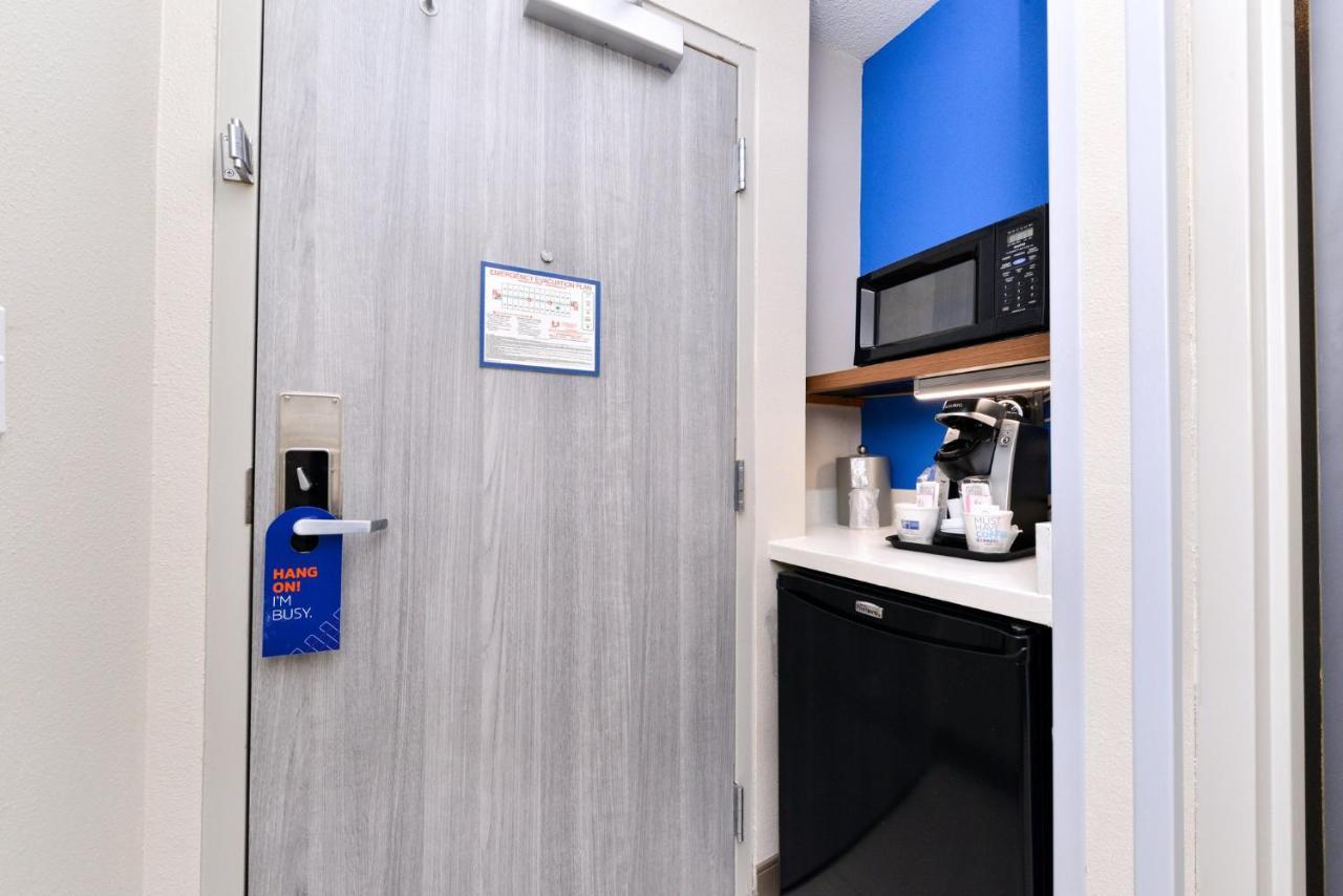 Holiday Inn Express Winston-Salem Medical Ctr Area Экстерьер фото