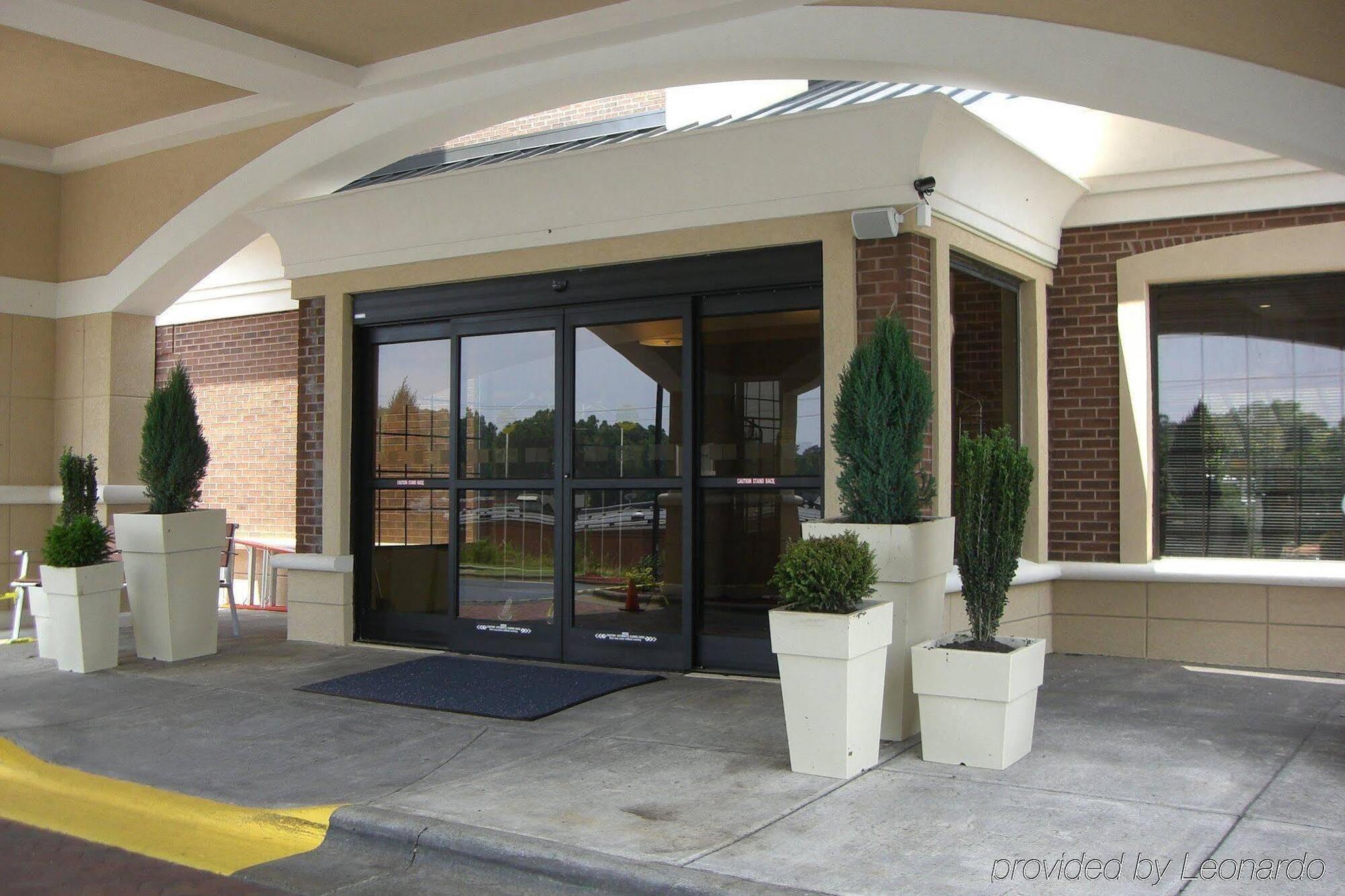 Holiday Inn Express Winston-Salem Medical Ctr Area Экстерьер фото